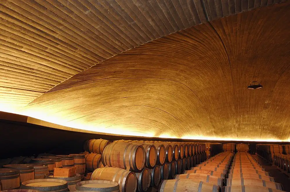 Alvaro-Palacios-bodega-barricas